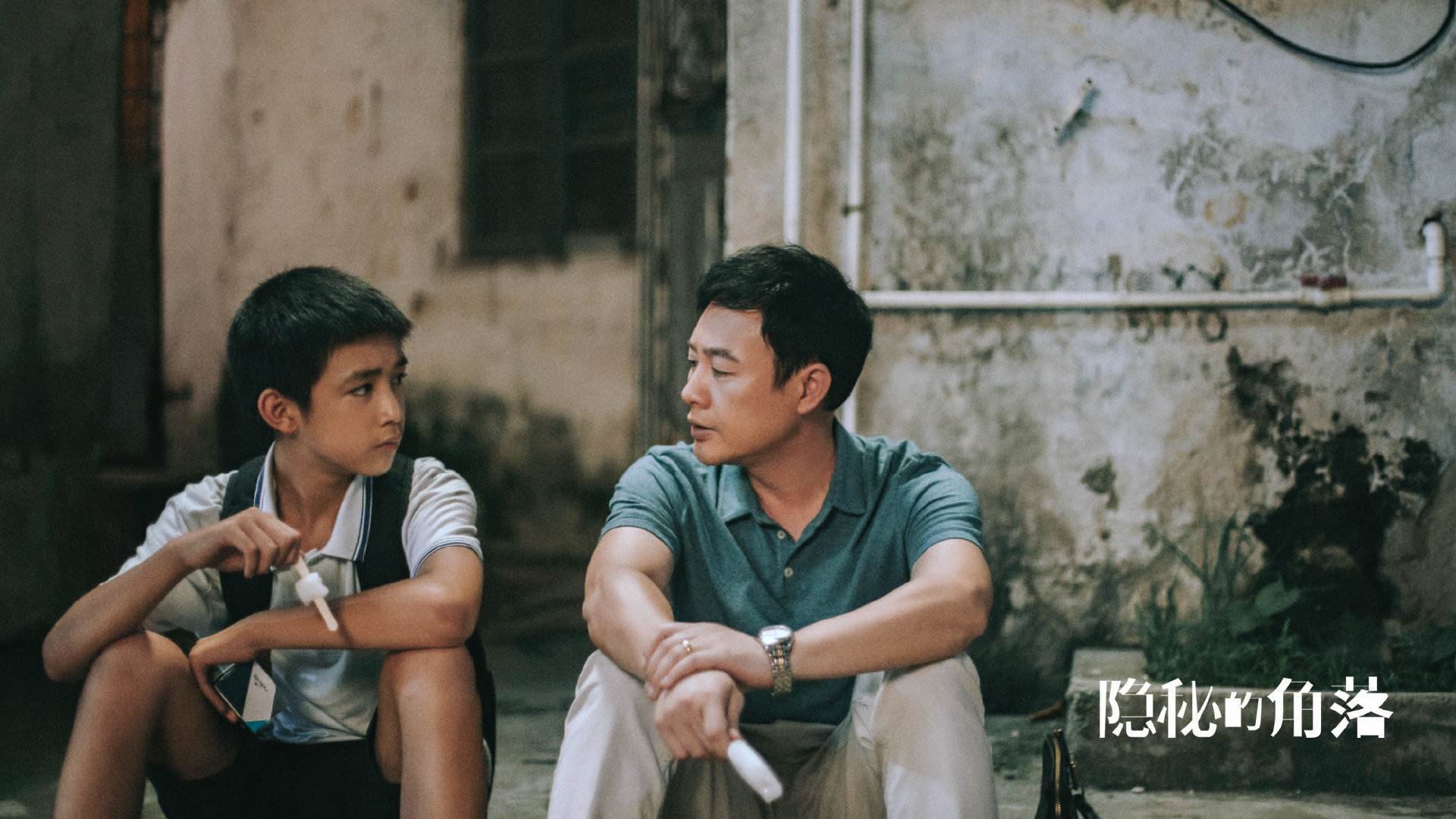 赛道旁的对决，当F1引擎轰鸣唤醒孟菲斯巨星之夜