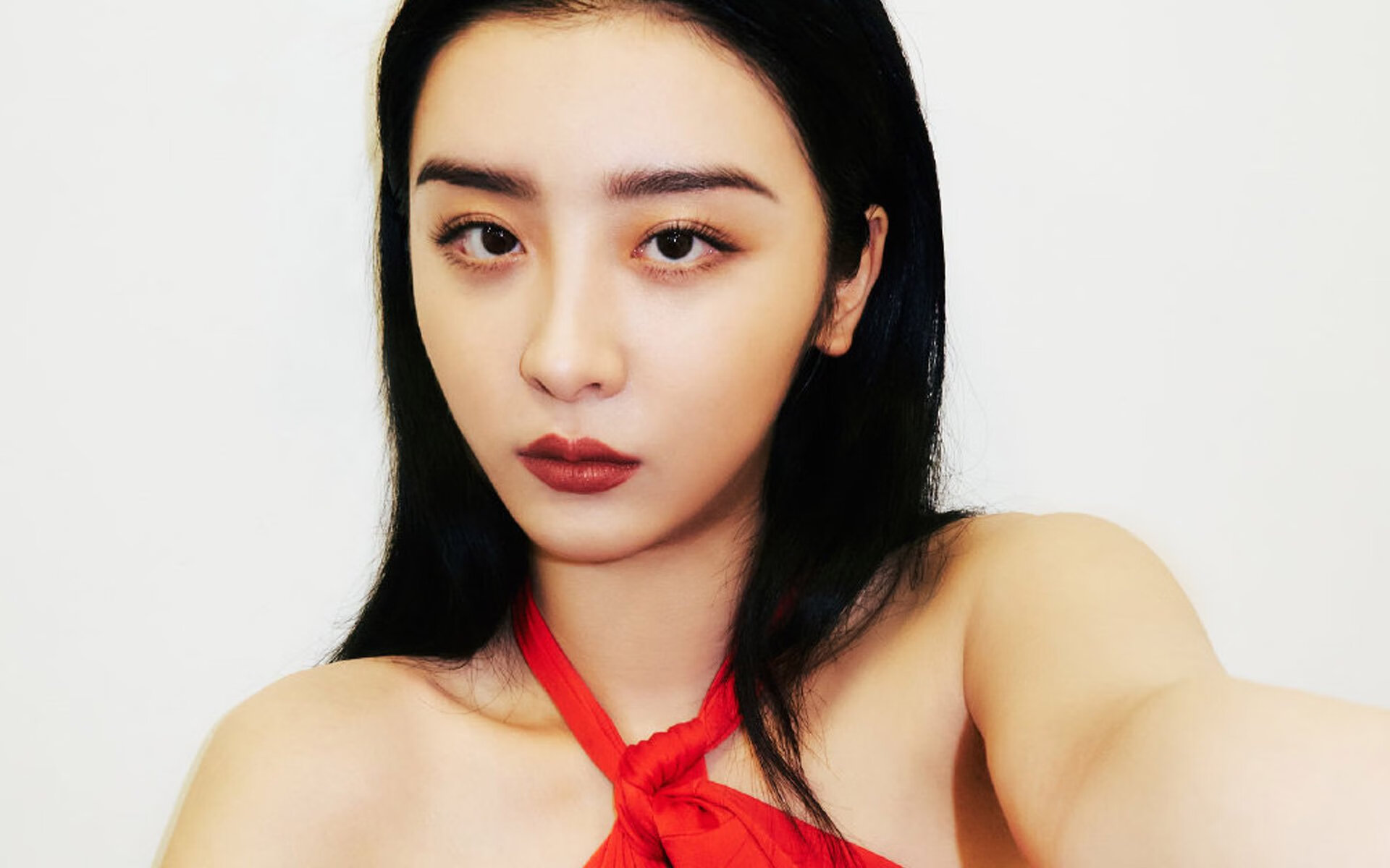 跨国界的英雄主义，当米切尔在三国边境的夜空下杀死比赛