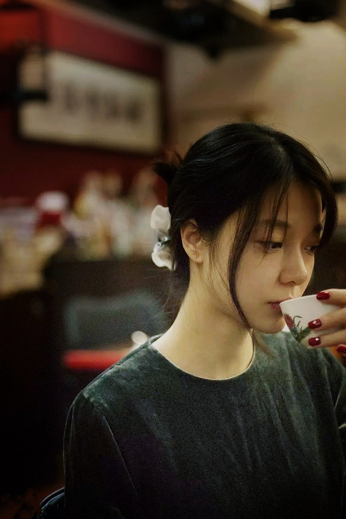 疯狂星期日，F1新赛季揭幕战的极速呼啸，与皇马战术体系下的静默压制